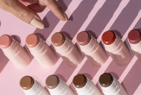 Productos en 'stick': seis funciones 'beauty' con los que comprobar todos sus beneficios