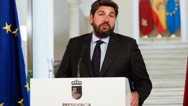 López Miras acepta la 'prioridad nacional' de Vox a cambio de apoyo en vivienda en Murcia