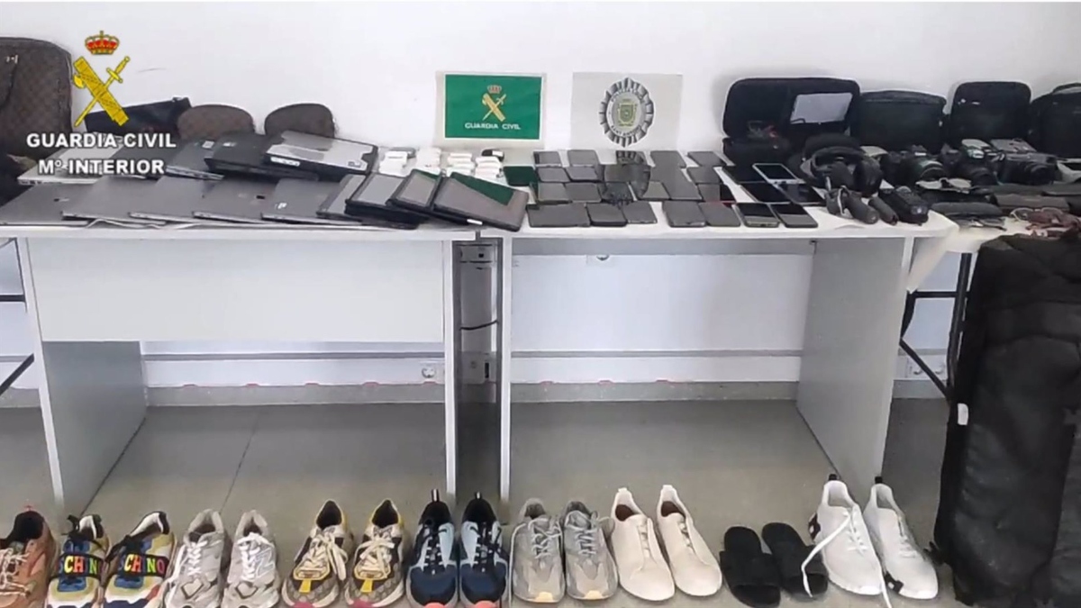 La Guardia Civil desarticula en Ibiza una banda dedicada al tráfico de drogas y robos en casas