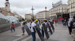 SOS Rural entrega a Ribera miles de firmas para la regulación de las macroplantas energéticas