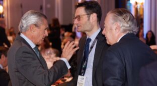 Los afines al Gobierno en Prisa suman apoyos para arrebatar la presidencia a Oughourlian