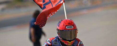 Marc Márquez vuelve a vencer casi tres años después y Jorge Martín sale líder de MotorLand