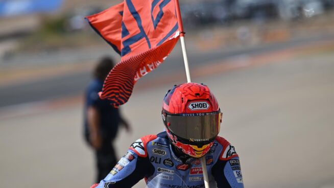 Marc Márquez vuelve a vencer casi tres años después y Jorge Martín sale líder de MotorLand