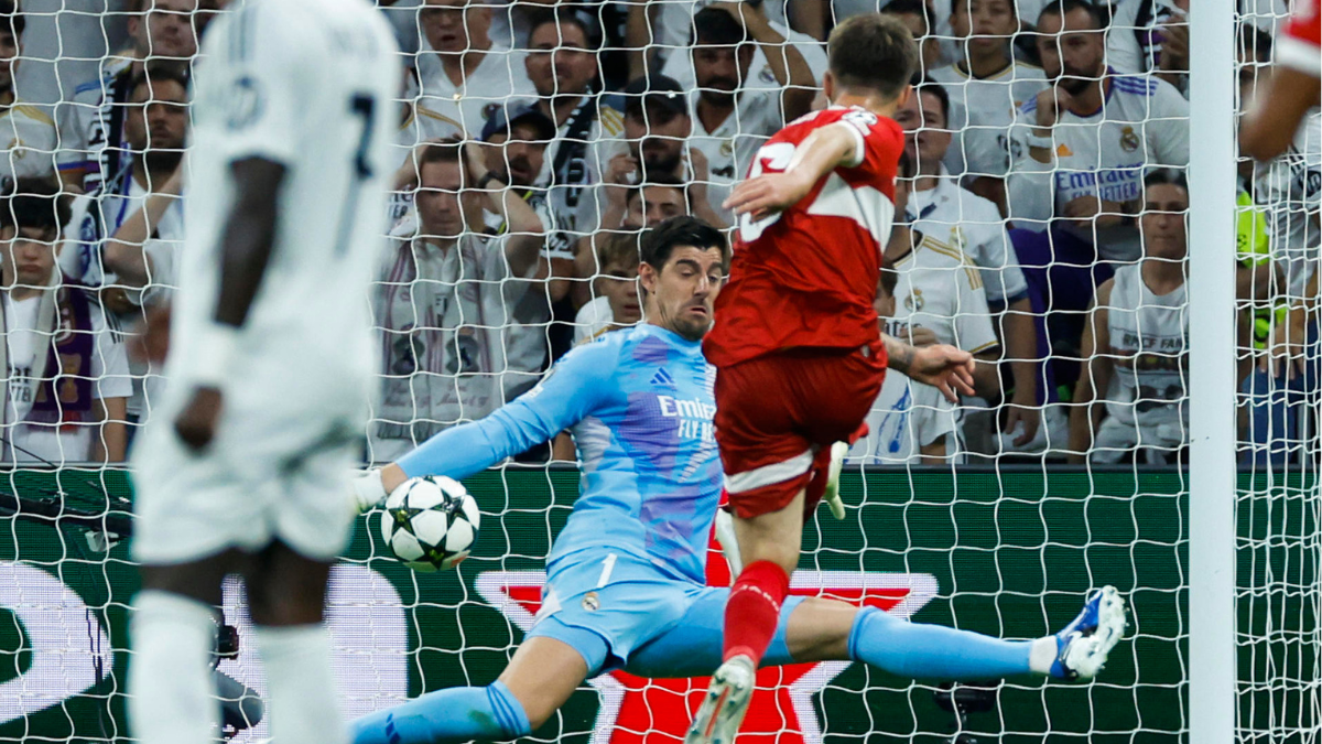 Courtois lleva al Madrid a la victoria en su debut en la nueva Champions