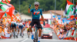 Urko Berrade vence y Kern Pharma logra un triplete de triunfos en La Vuelta