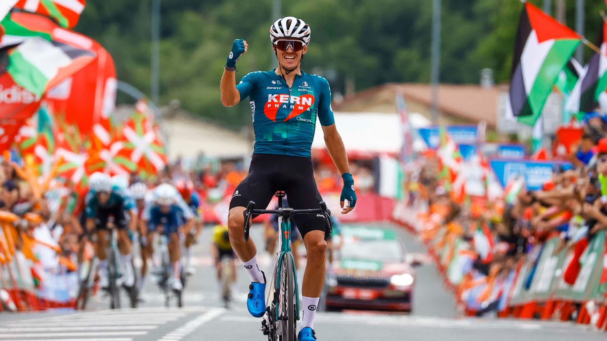 Urko Berrade vence y Kern Pharma logra un triplete de triunfos en La Vuelta