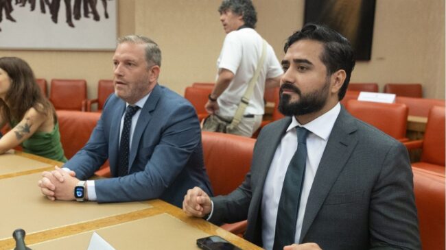 Alvise insta a sus seguidores a dar «jarabe democrático» a su eurodiputado díscolo