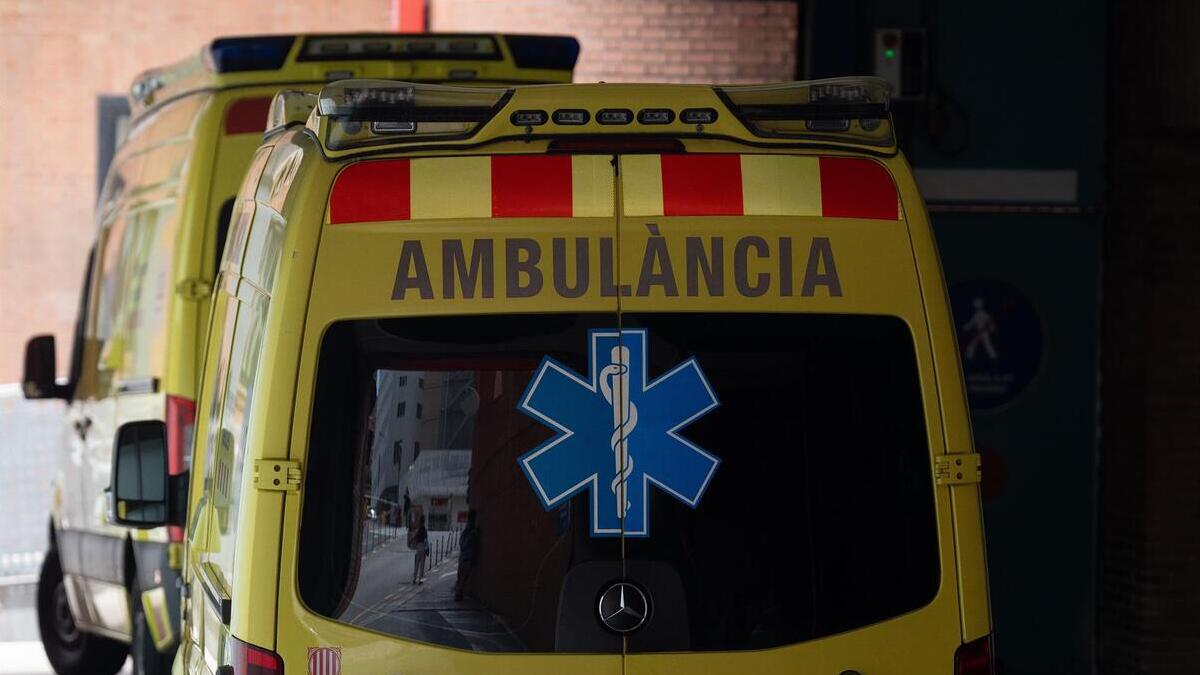 Muere un hombre al caer su coche desde cinco metros en San Vicente dels Horts (Barcelona)