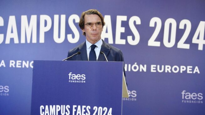 Aznar avisa que el «veneno del populismo» del Gobierno es el camino a la «arbitrariedad»