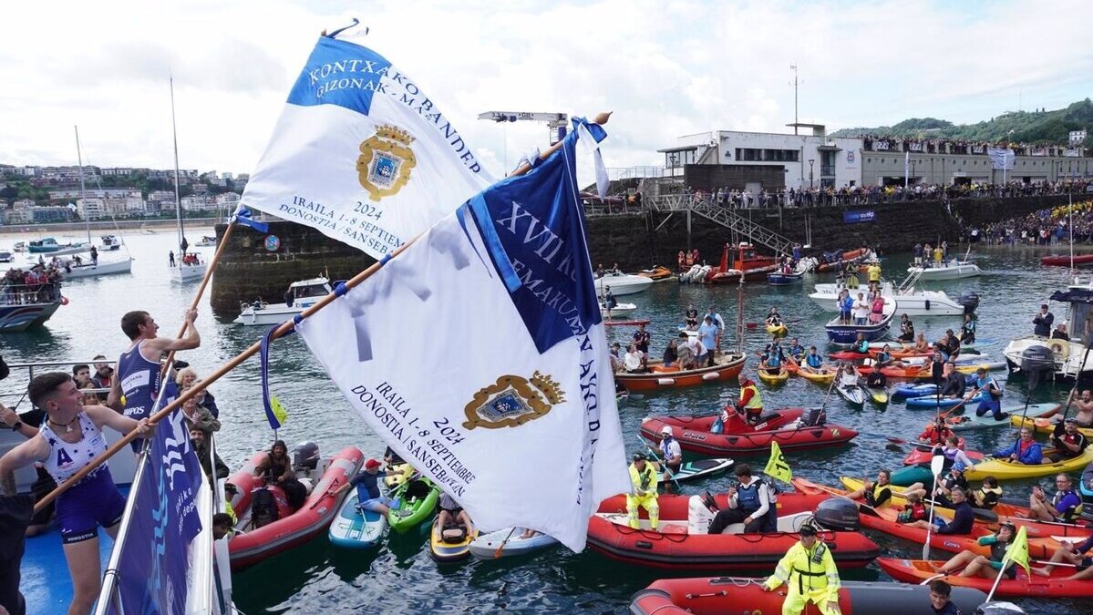 Las tripulaciones de Arraun Lagunak y Urdaibai, vencedores de la Bandera de La Concha 2024