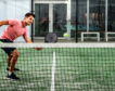 Cinco beneficios de jugar al pádel donde no importa ni tu edad ni condición física