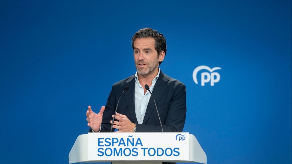 El PP presenta su querella contra el PSOE por financiación irregular y tráfico de influencias