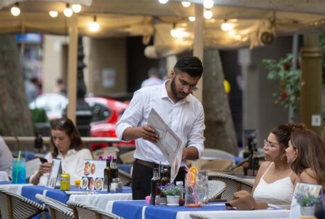 La producción del sector servicios escaló al 5,2% en julio y recuperó el tono positivo