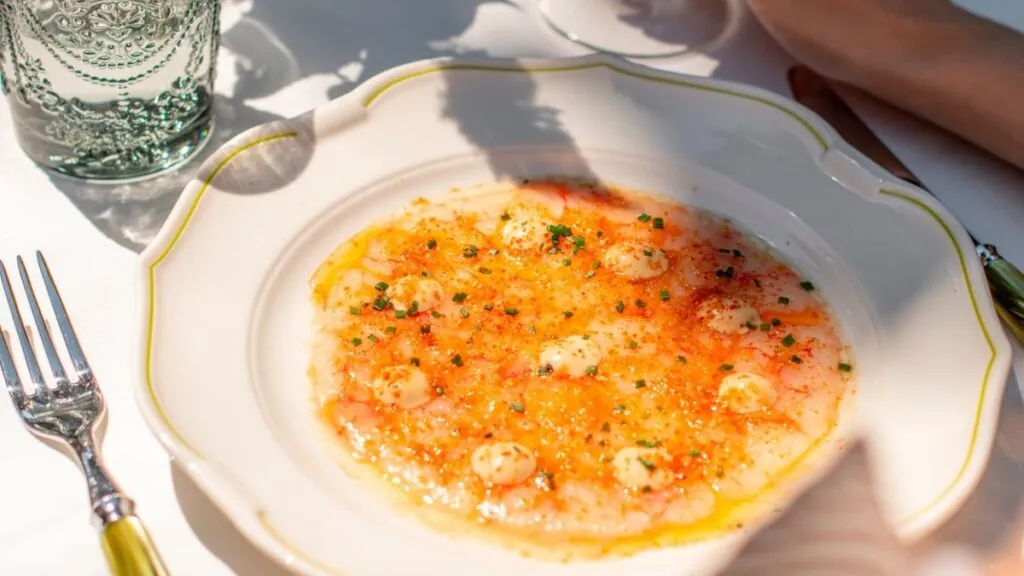 Carpaccio de gambas rojas del restaurante Aura.