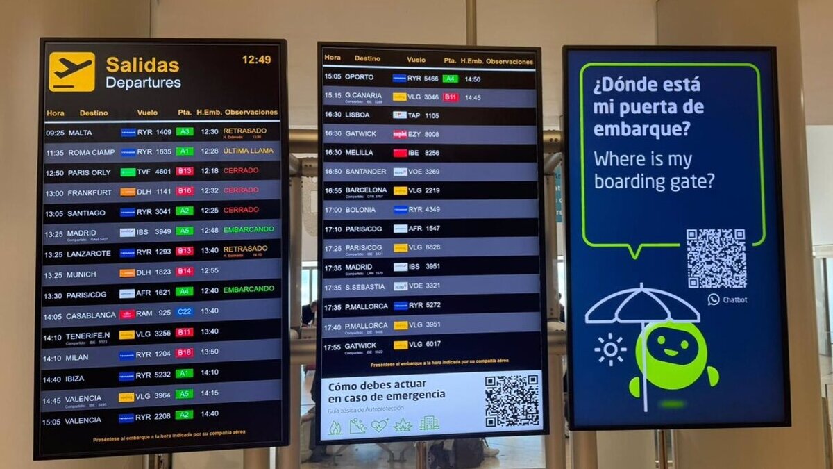 El aeropuerto de Sevilla incorpora a Oli, el ‘chatbot’ de Aena, en sus pantallas informativas
