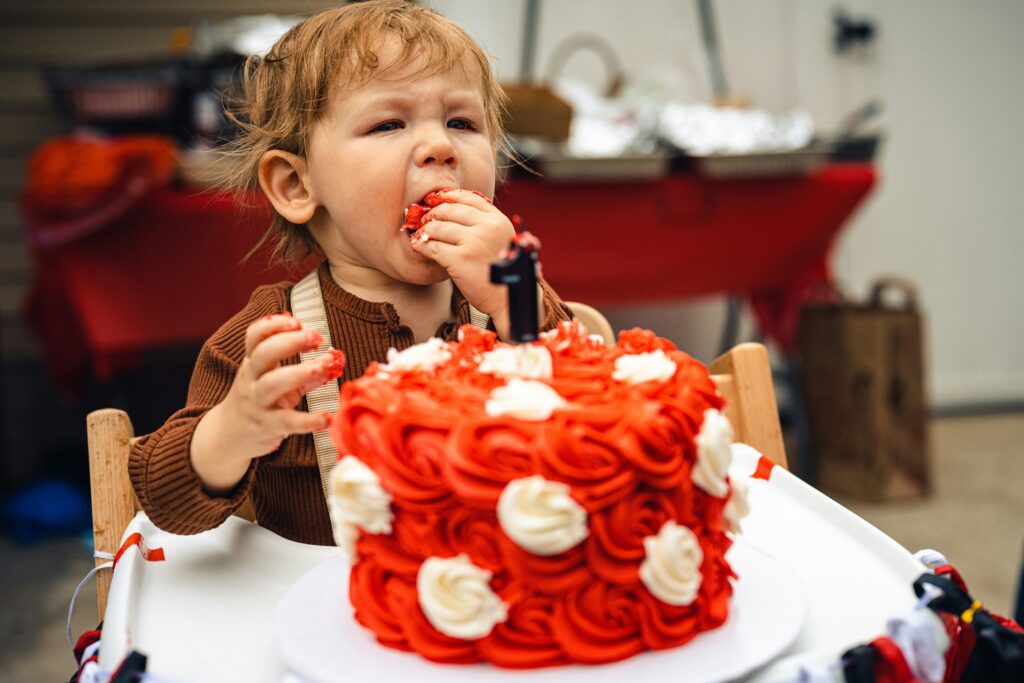 Bebé comiendo. 
Christopher Luther Unsplash