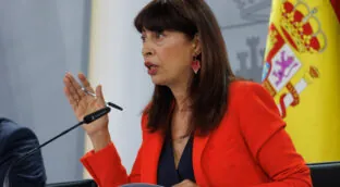 Igualdad borra un tuit con los apuntes de la ministra Redondo: «Es nuestro momento»