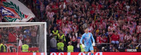 El Atlético expulsa a la persona identificada en el lanzamiento de objetos durante el derbi
