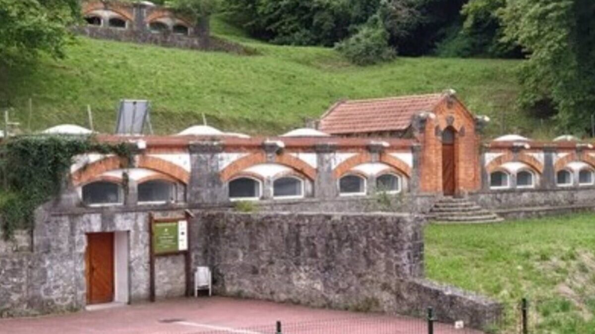 Herido tras caer desde una claraboya de un edificio de la Escuela Taller de Castro (Cantabria)