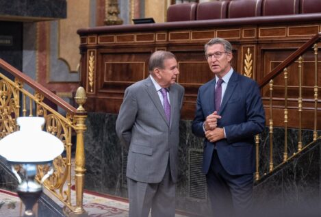 Feijóo recibe a González en el Congreso como «presidente electo» de Venezuela