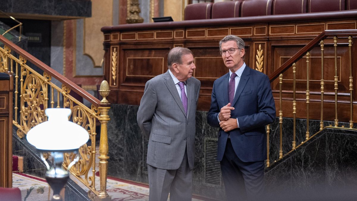 Feijóo recibe a González en el Congreso como «presidente electo» de Venezuela