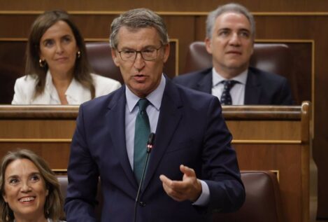 Feijóo compara a Sánchez con Franco y carga contra su plan de «censura y persecución»