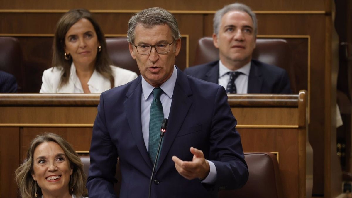 Feijóo compara a Sánchez con Franco y carga contra su plan de «censura y persecución»