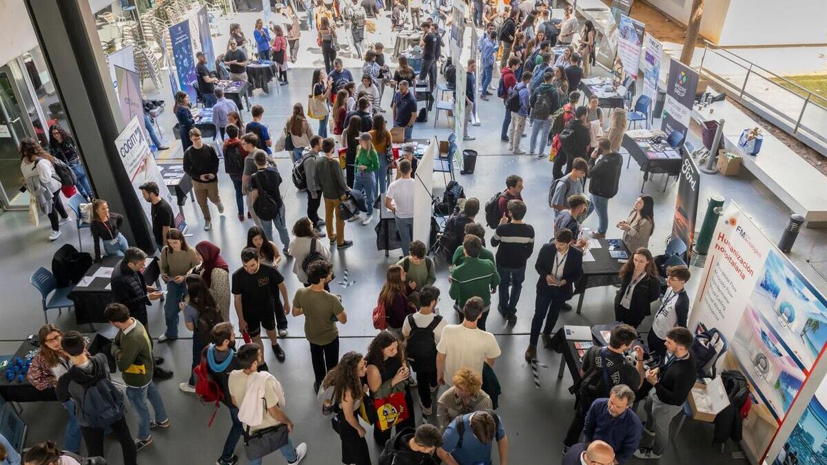 La Universidad de Valencia cierra el curso con más de 360 empresas en sus foros de empleo