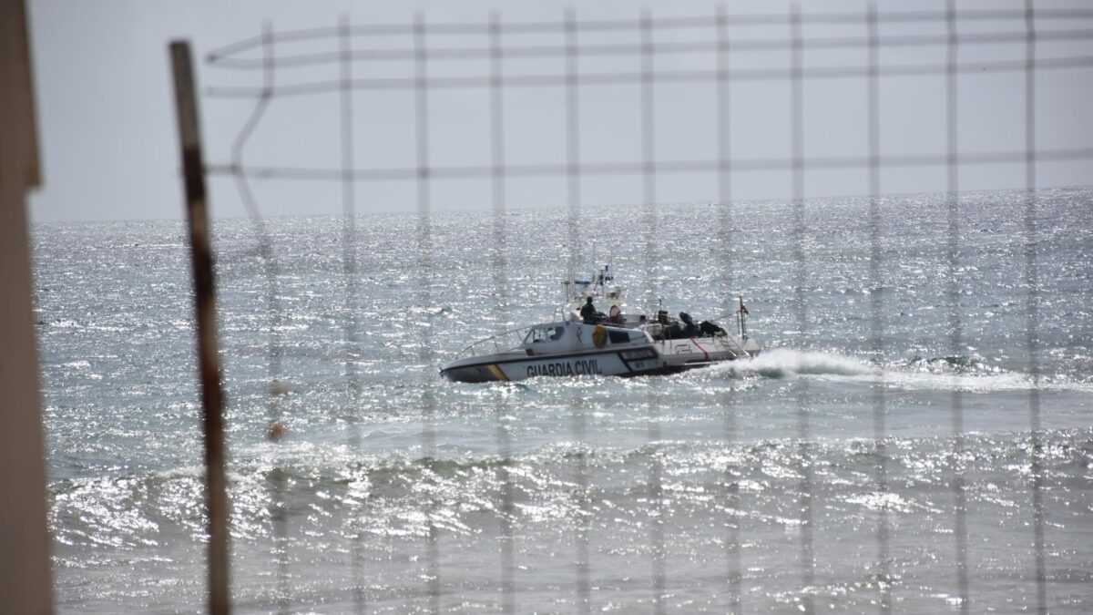 La frontera de Ceuta vuelve a sufrir cierres intermitentes por la llegada de inmigrantes