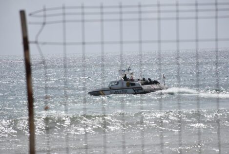 La frontera de Ceuta vuelve a sufrir cierres intermitentes por la llegada de inmigrantes