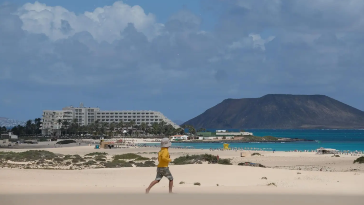 El Constitucional da vía libre al Estado para decidir si derriba un hotel RIU en Fuerteventura