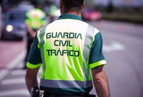 Muere un conductor tras salirse de la vía y despeñarse el coche en Maside (Orense)