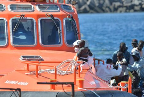 Canarias constata el «desbordamiento total» de la red de acogida de menores