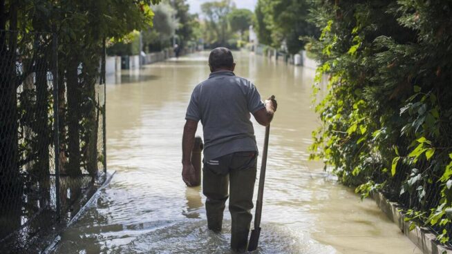 Buscan a un bebé de cinco meses y su abuela desaparecidos por el temporal en la Toscana