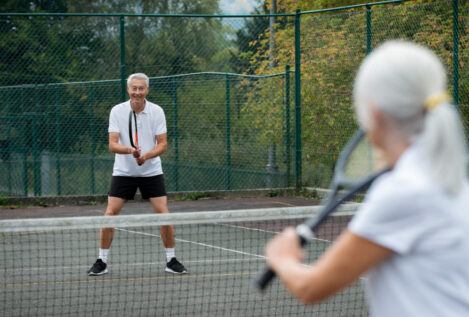 Si quieres vivir más años, juega al tenis: la ciencia comprueba que aumenta la longevidad