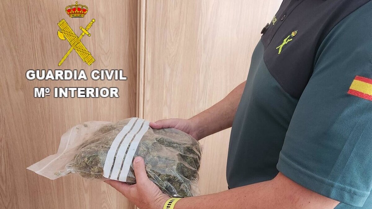 La Guardia Civil investiga a dos personas en Cuenca por portar marihuana en varios coches