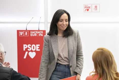 Mercedes González entrega su acta de diputada para ocupar un puesto en el Gobierno