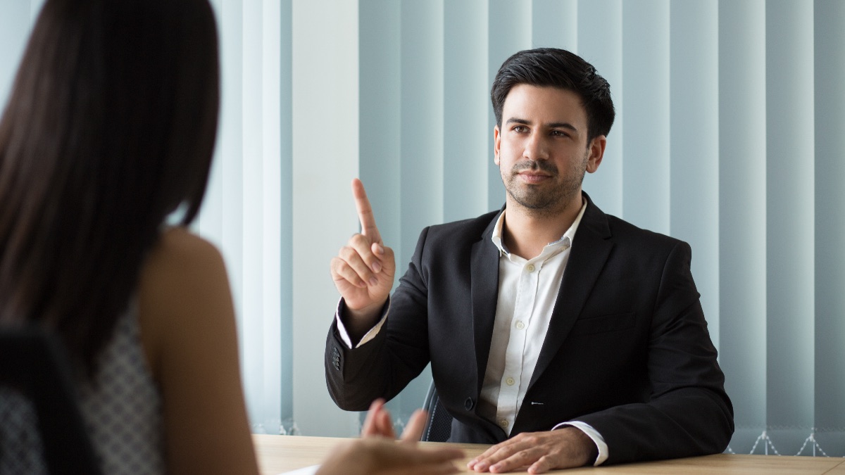 ¿Por qué movemos las manos al hablar?