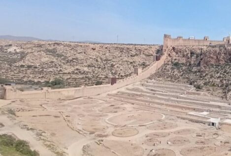 La Junta de Andalucía restaurará la cara sur de la muralla del Cerro de San Cristóbal (Almería)