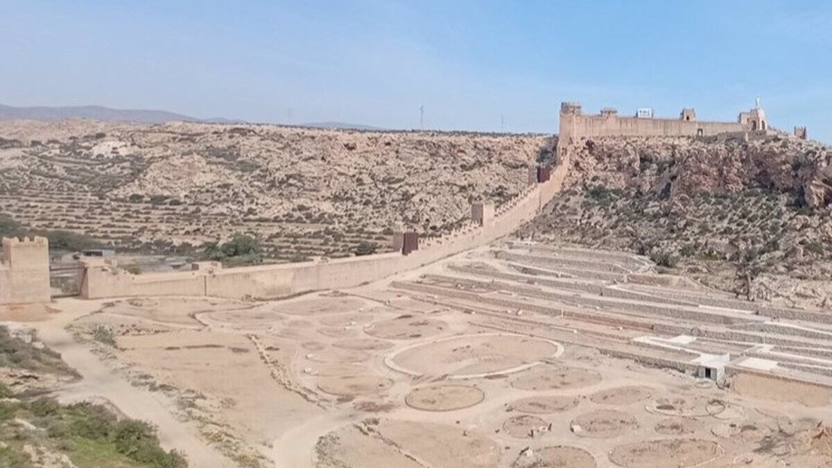 La Junta de Andalucía restaurará la cara sur de la muralla del Cerro de San Cristóbal (Almería)