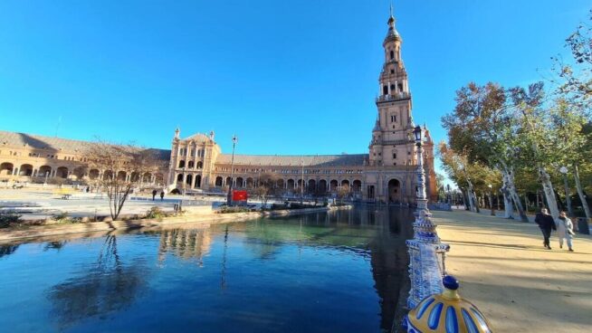 El Defensor del Pueblo aplaude la colaboración por preservar la Plaza de España de Sevilla