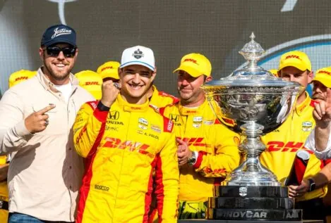 El piloto español Álex Palou prolonga su legado y se proclama tricampeón de la IndyCar