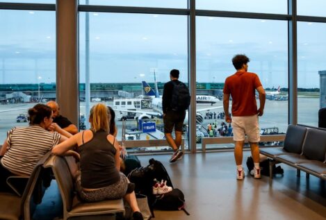 Reino Unido pedirá desde abril de 2025 un permiso electrónico a los turistas de la UE