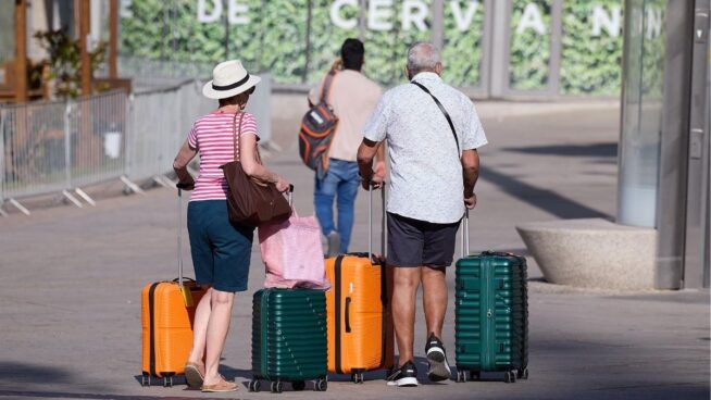 España registra récord de turistas hasta julio, rozando los 53,4 millones de personas