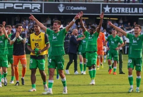 El Racing de Santander, líder en solitario de Segunda División tras el patinazo del Eibar