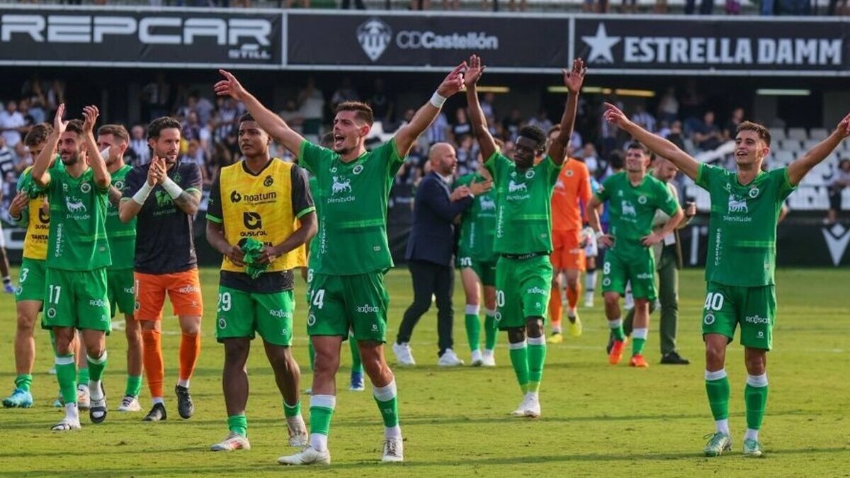 El Racing de Santander, líder en solitario de Segunda División tras el patinazo del Eibar