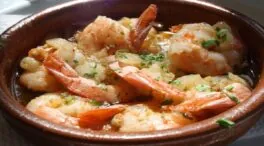 Descubre el origen de la receta de las gambas al ajillo y cuántas calorías tiene este plato