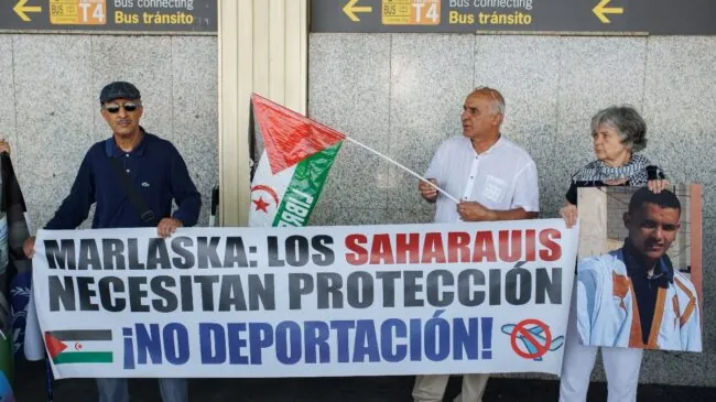 Los saharauis retenidos en Barajas recurren a la Audiencia Nacional para evitar su deportación