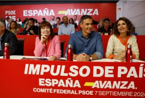 Sánchez formaliza su candidatura al PSOE y pide a los barones críticos «arrimar el hombro»