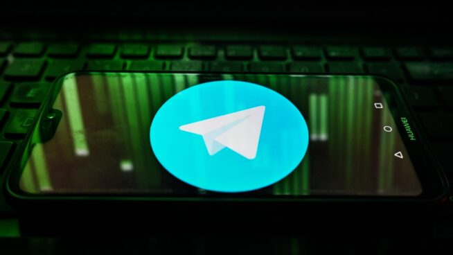 Luces y sombras de Telegram: de la lucha por la libertad de Hong Kong a los 'deepfakes' porno